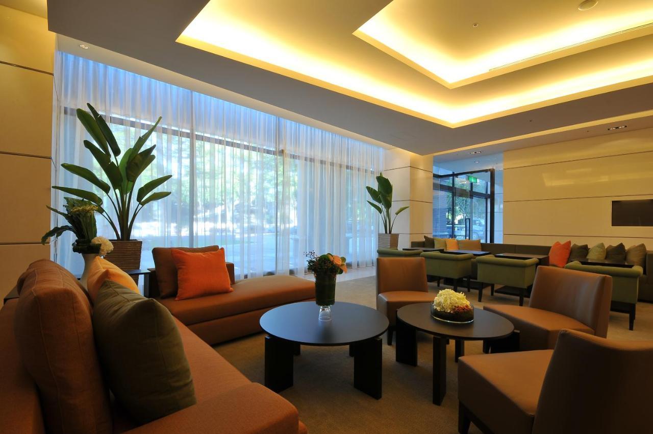 Academy Hotel Тайнань Экстерьер фото
